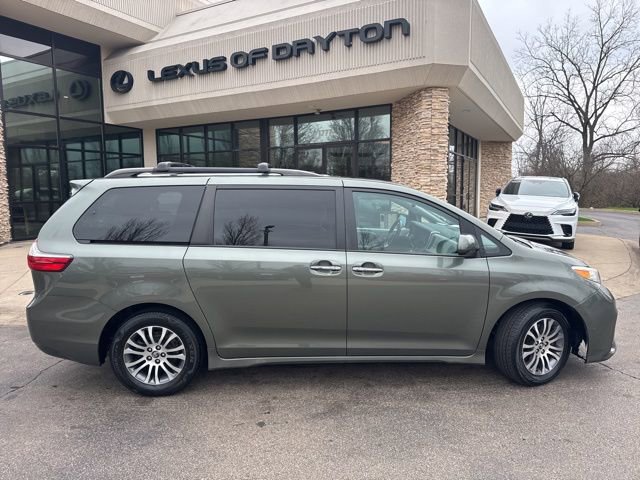 Used 2018 Toyota Sienna XLE w/ XLE Navigation Package image 2