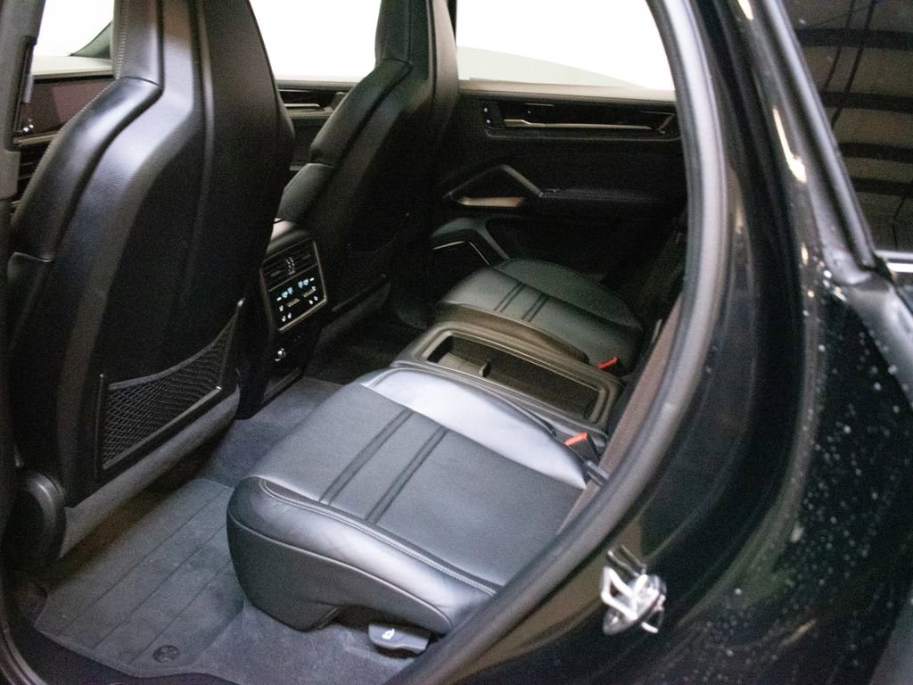 Certified 2025 Porsche Cayenne Turbo image 25