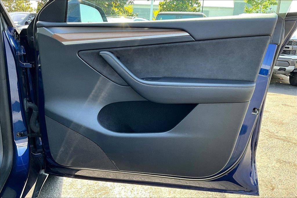 Used 2023 Tesla Model Y Long Range image 21