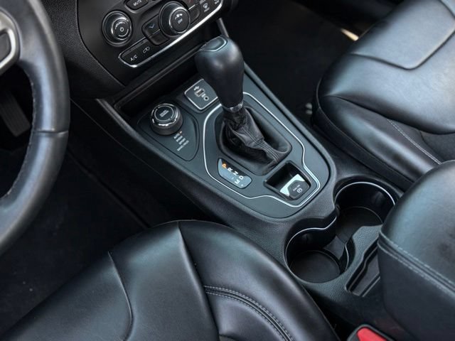 Used 2019 Jeep Cherokee Latitude Plus AWD/4WD image 22