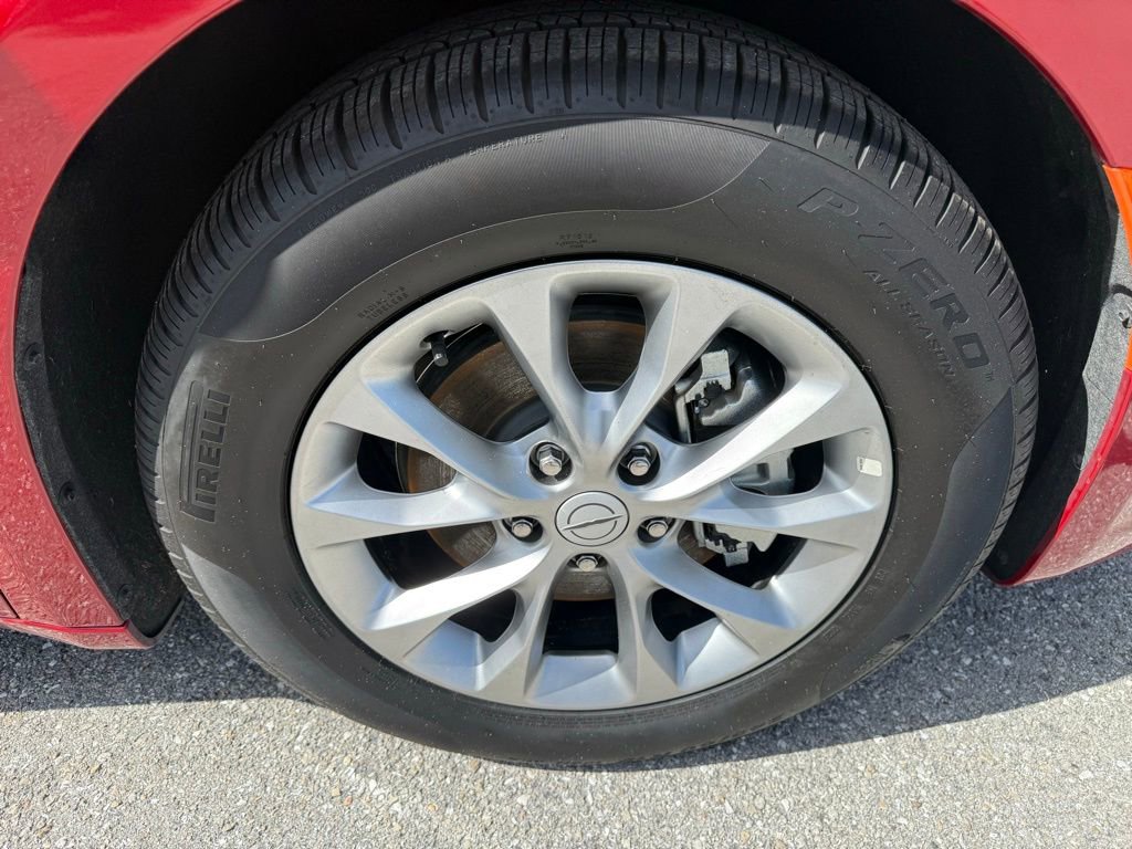 Used 2026 Chrysler Pacifica Limited image 12