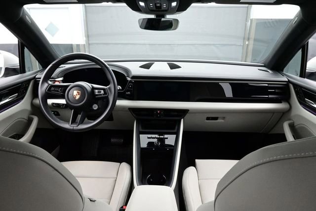 Certified 2025 Porsche Macan Electric RWD image 19