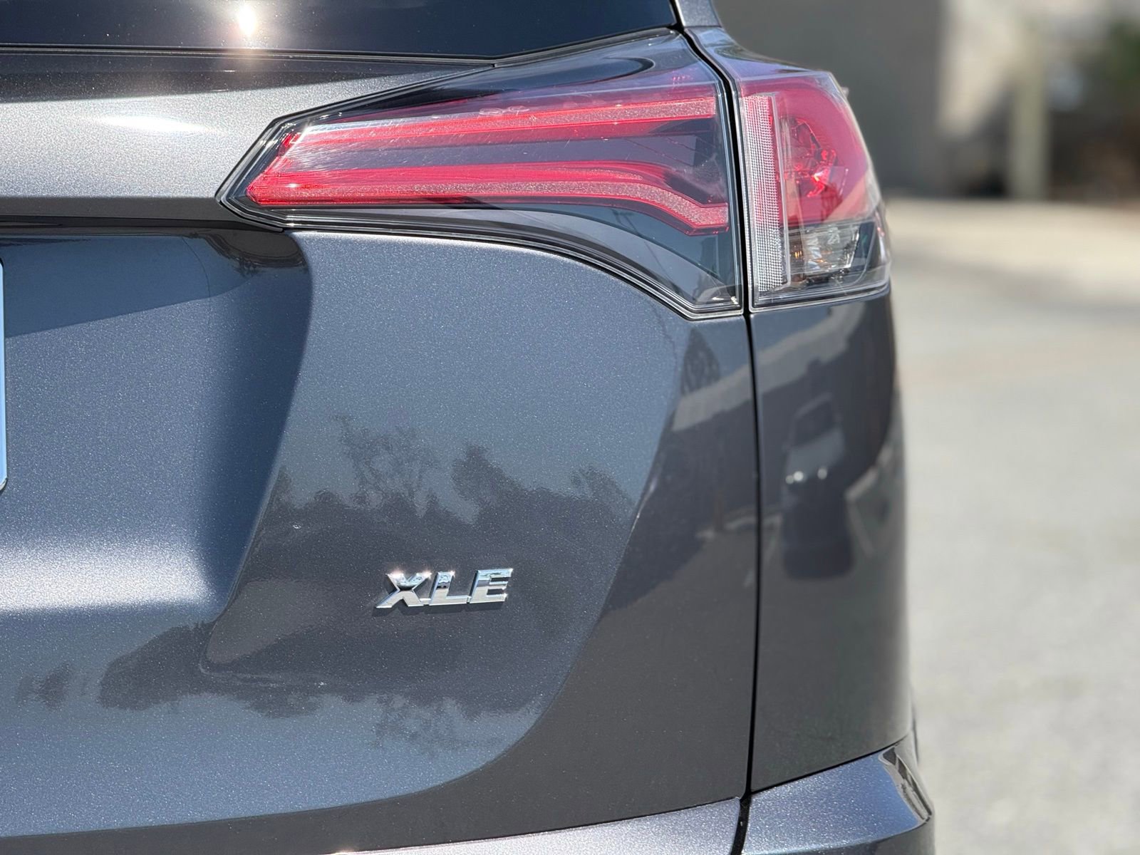 Used 2018 Toyota RAV4 XLE w/ Plus Extra Value Package image 15