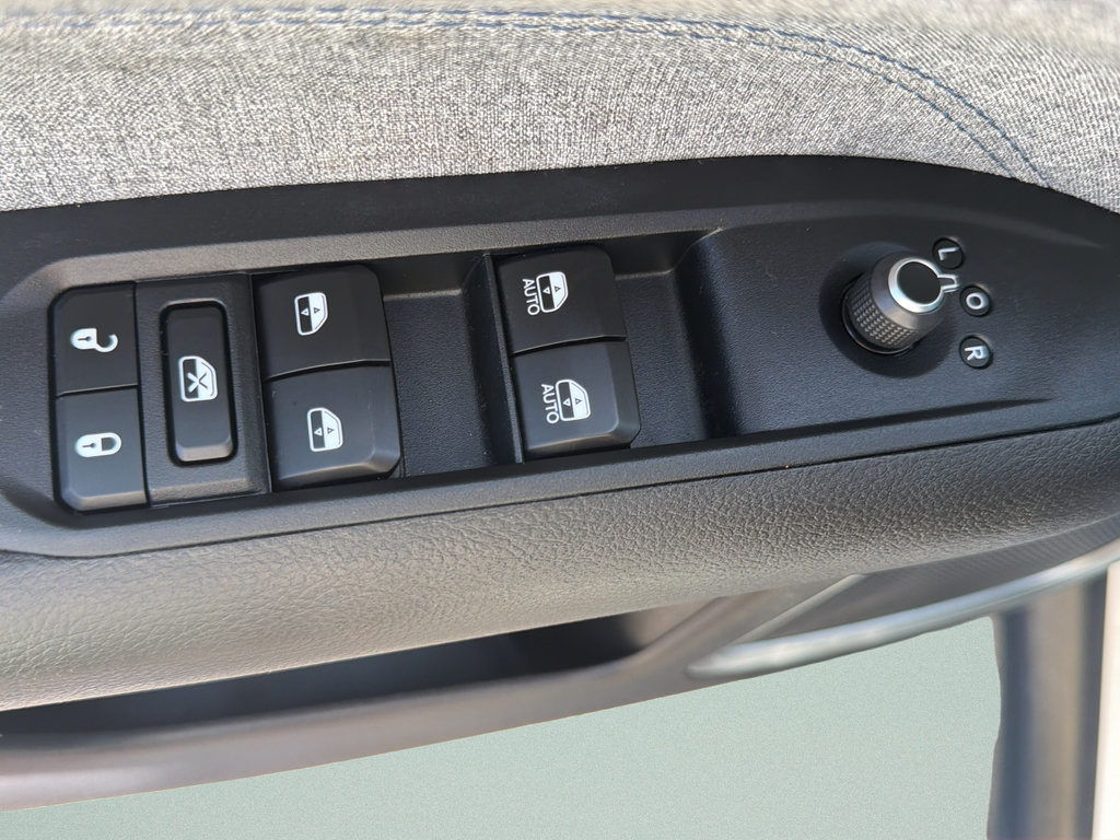 Used 2024 Jeep Compass Latitude AWD/4WD image 17