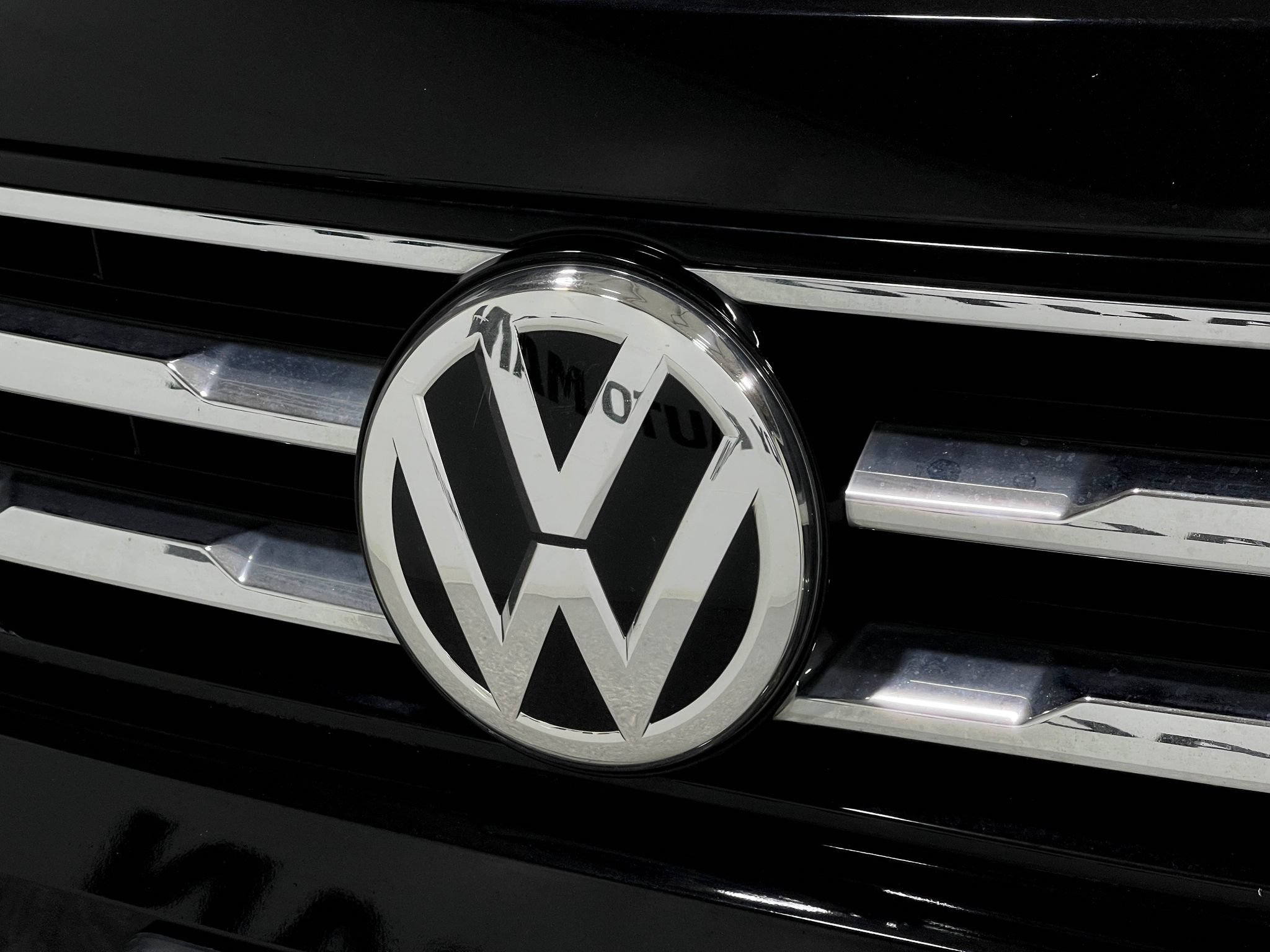 Used 2021 Volkswagen Tiguan SEL AWD/4WD image 38