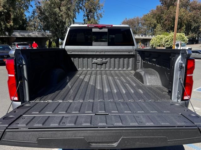 New 2026 Chevrolet Silverado 2500 ZR2 AWD/4WD image 9