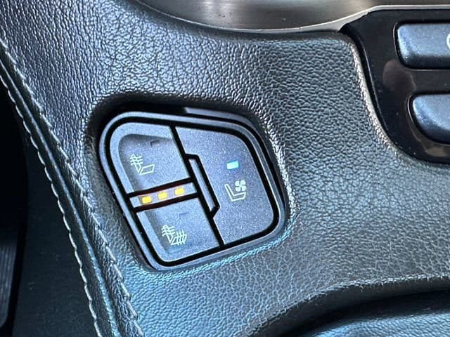 Used 2018 GMC Yukon XL Denali w/ Denali Ultimate Package AWD/4WD image 34