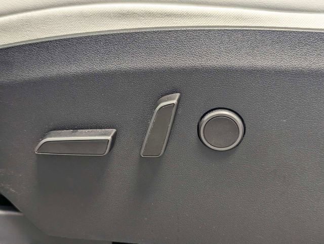 Used 2024 Tesla Model Y Long Range image 11