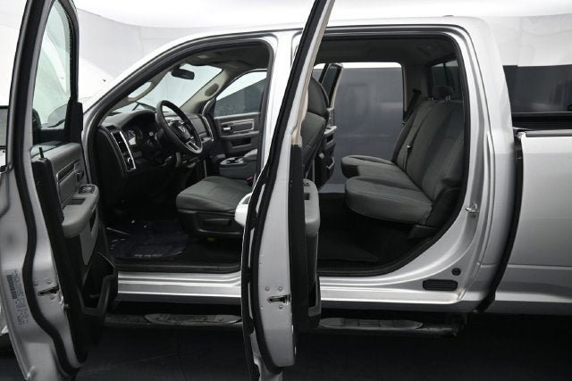 Used 2019 RAM 1500 Classic SLT AWD/4WD image 19