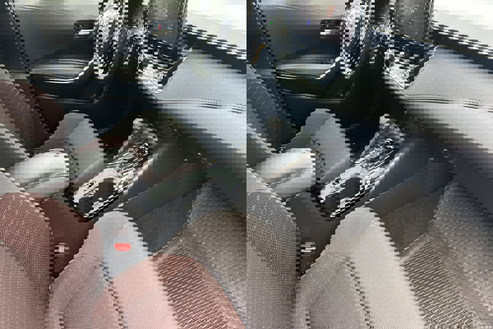 Used 2023 Toyota Corolla SE image 16