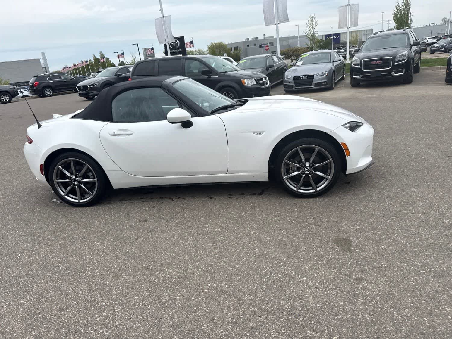 Used 2023 MAZDA MX-5 Miata Grand Touring RWD image 4