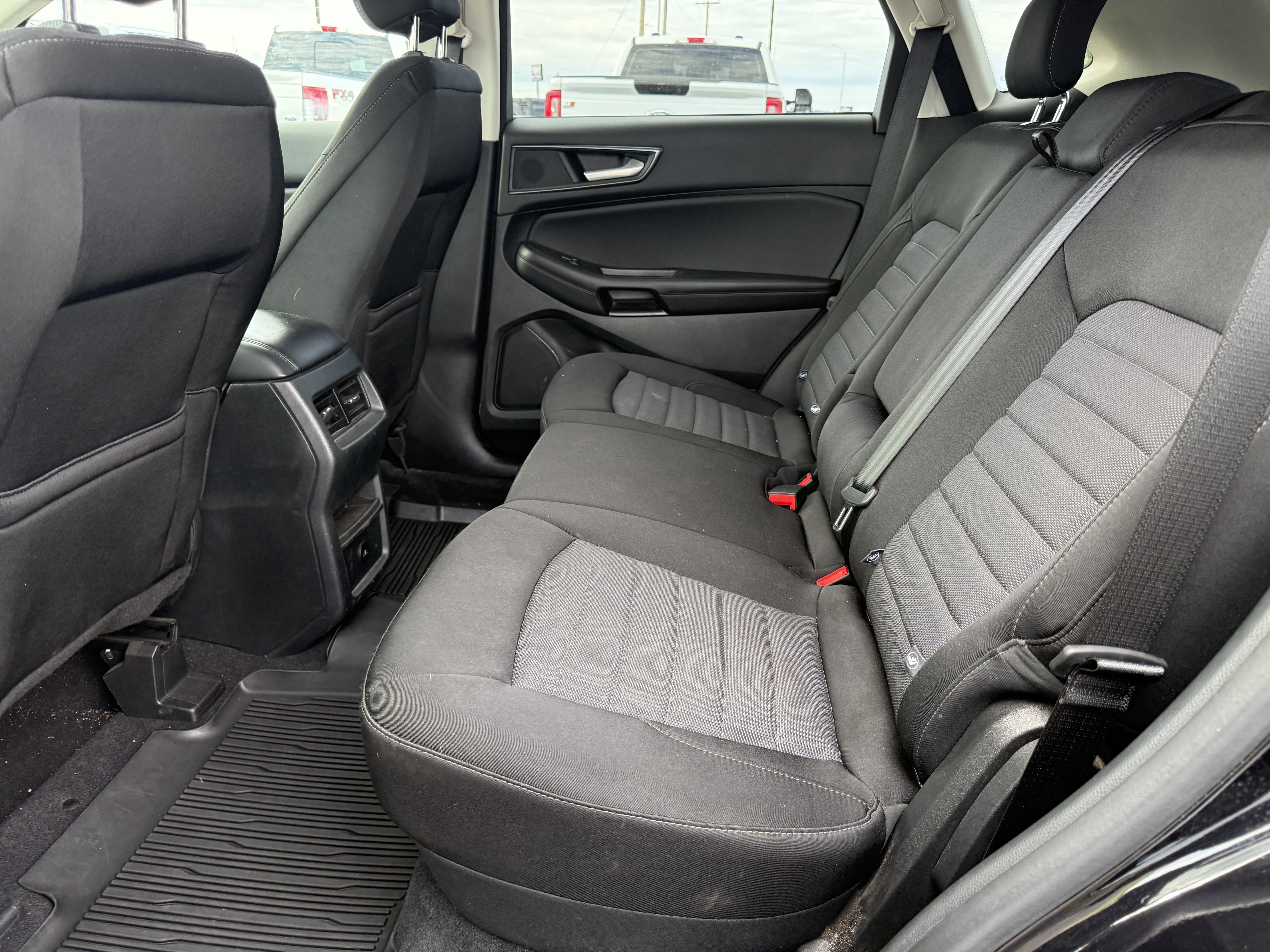 Used 2024 Ford Edge SE AWD/4WD image 8