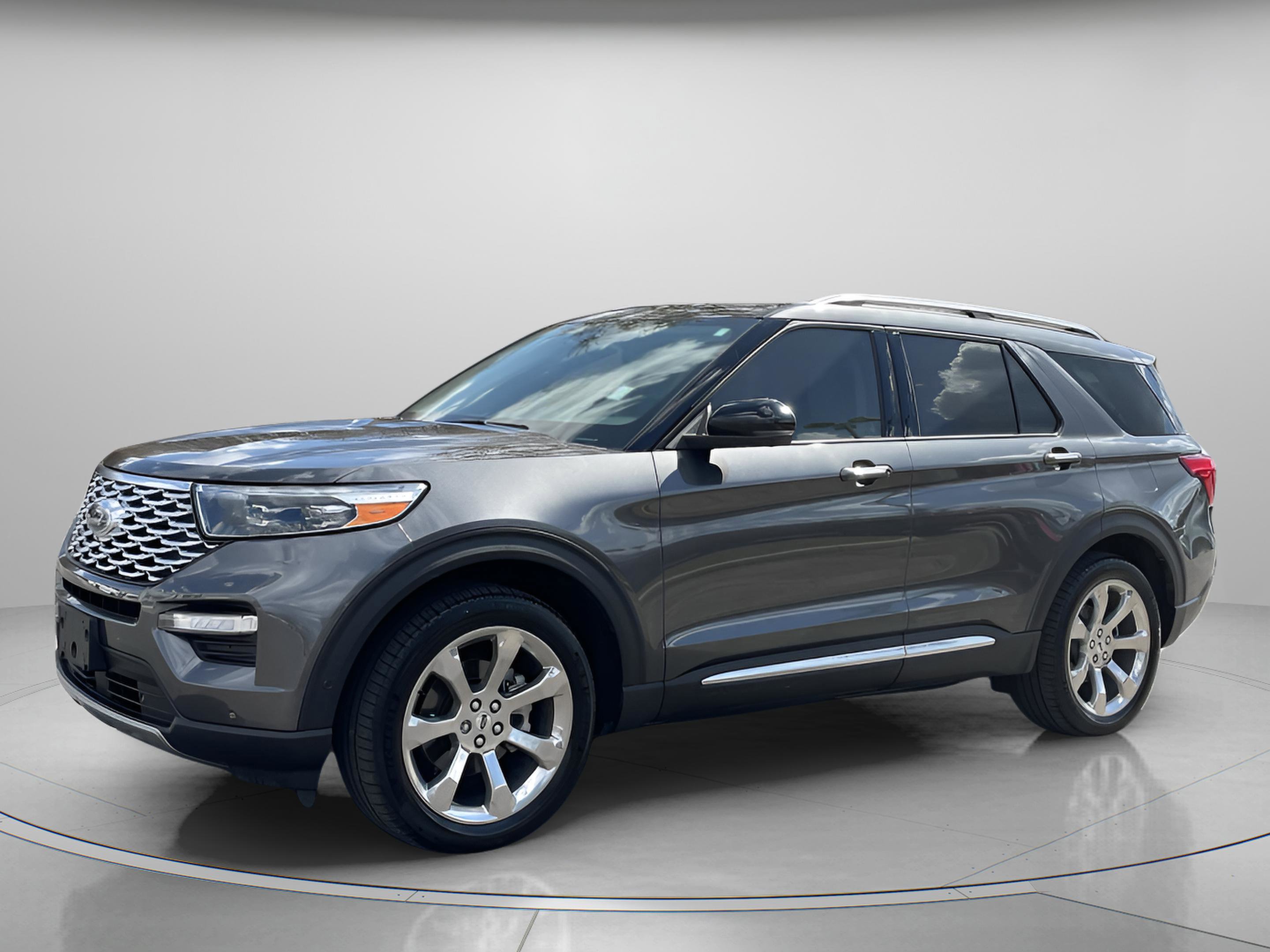 Used 2020 Ford Explorer Platinum w/ Premium Technology Package image 2