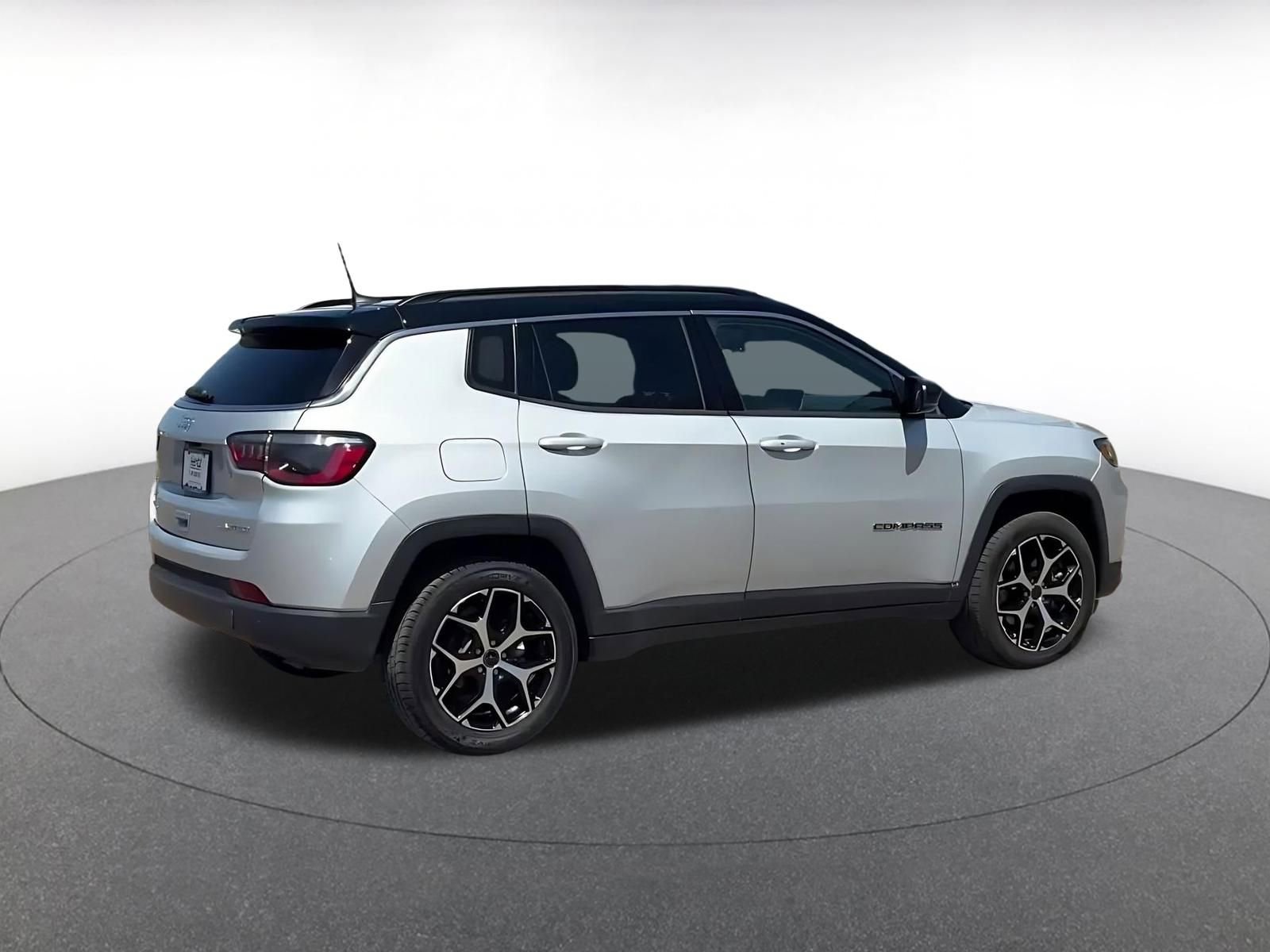 Used 2025 Jeep Compass Limited image 15
