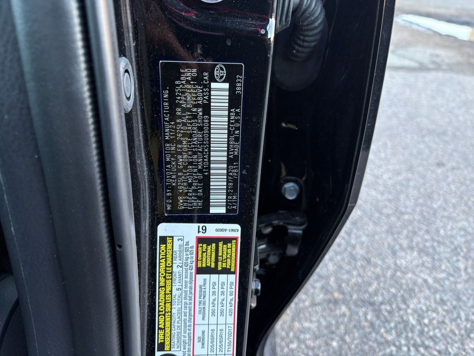 Used 2025 Toyota Camry LE image 28