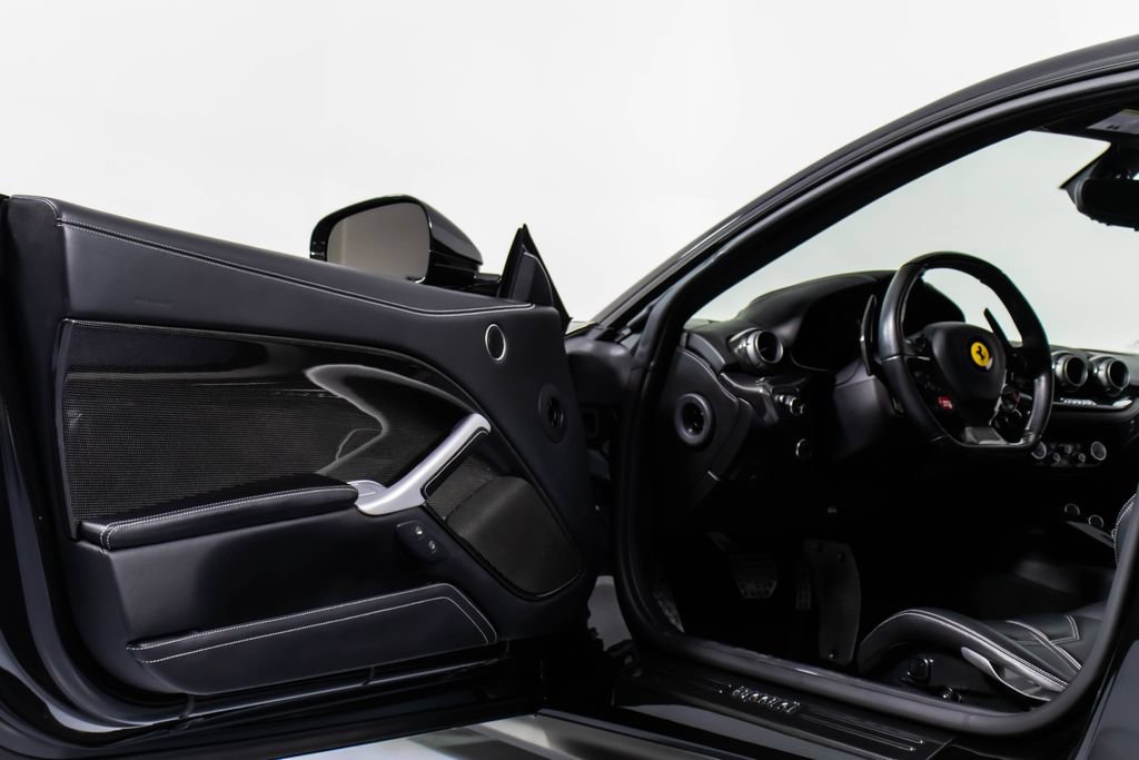 Used 2014 Ferrari F12 Berlinetta RWD image 33