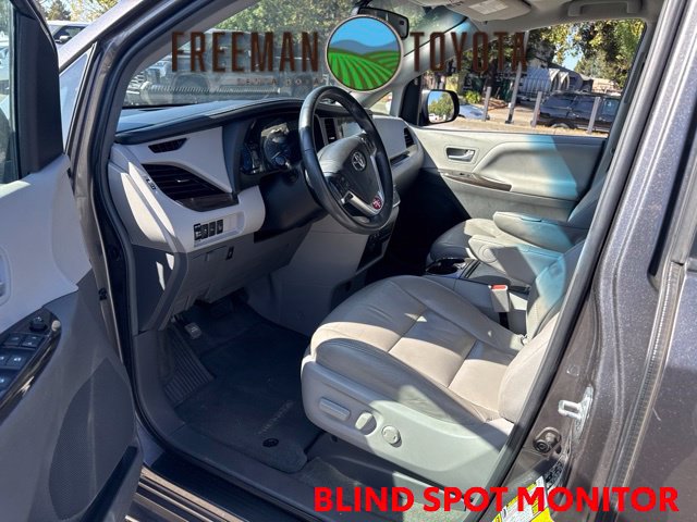 Used 2017 Toyota Sienna XLE w/ XLE Navigation Package FWD image 7