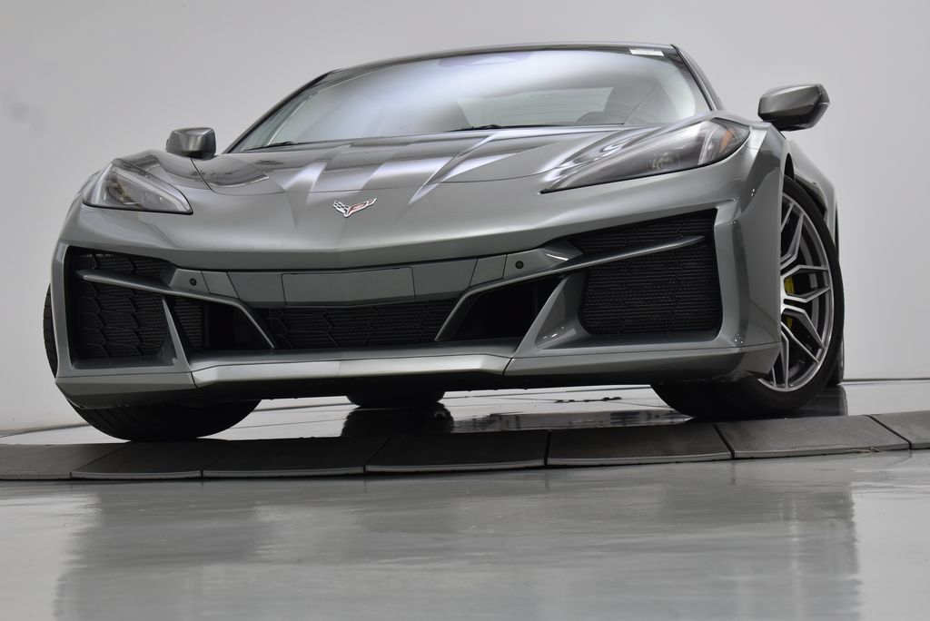 Used 2024 Chevrolet Corvette Z06 RWD image 9