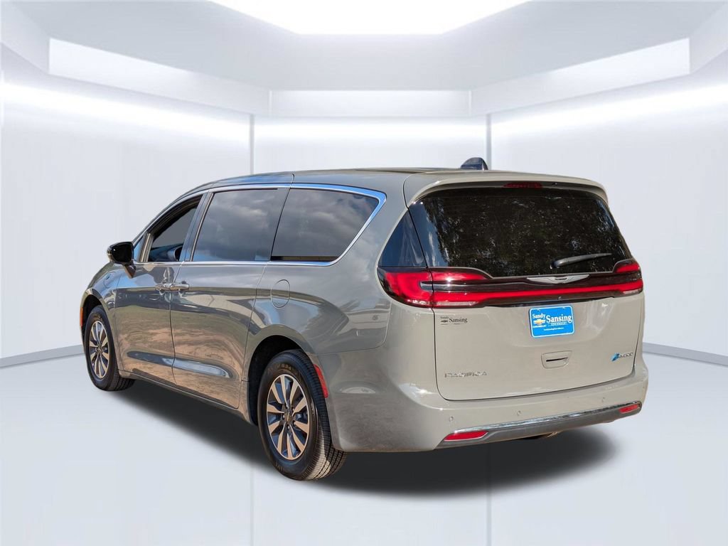 Used 2025 Chrysler Pacifica Select FWD image 4