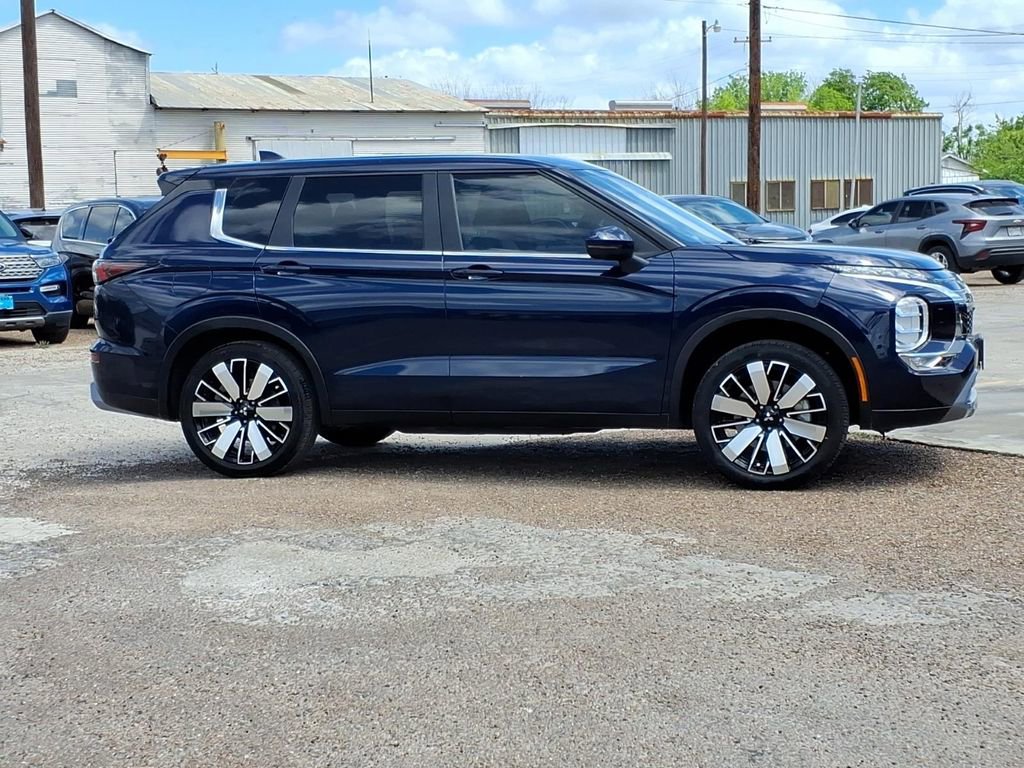 Used 2025 Mitsubishi Outlander SE image 5