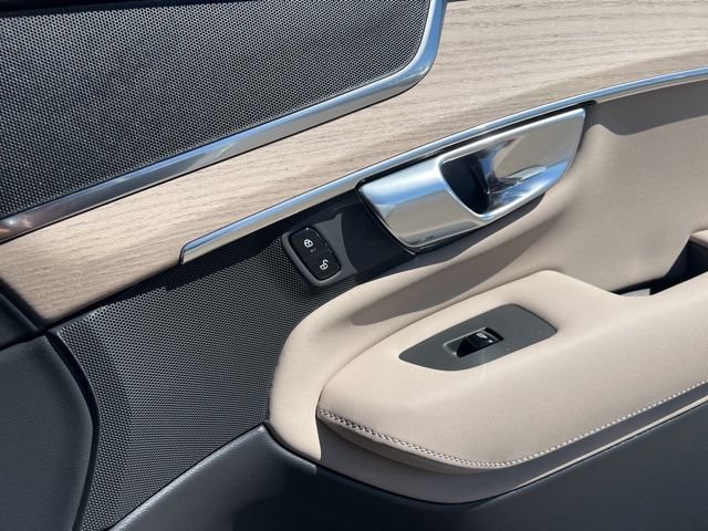New 2026 Volvo XC90 B5 Core AWD/4WD image 32