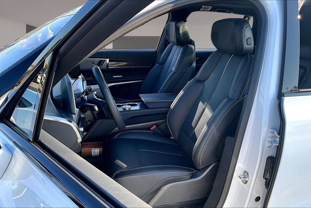 New 2027 Cadillac Vistiq Sport w/ LPO, Floor Liner Package AWD/4WD image 9