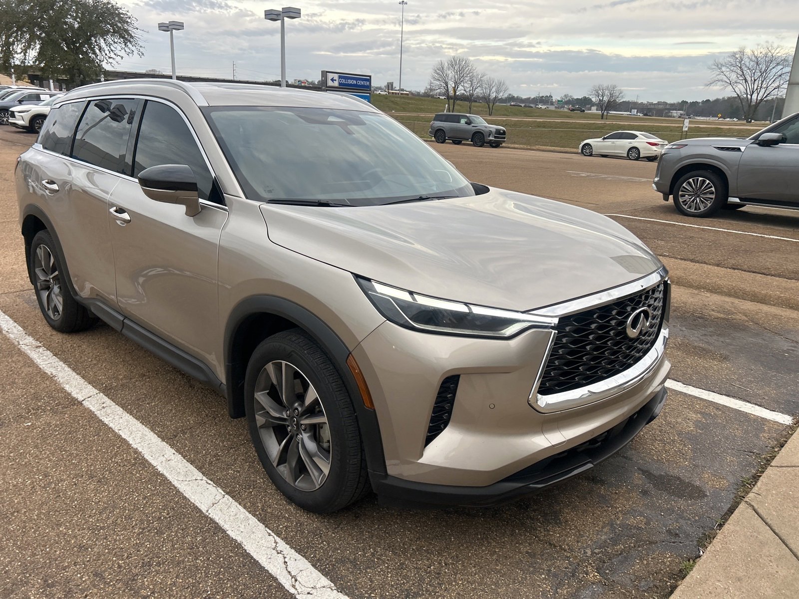 Used 2024 INFINITI QX60 Luxe w/ Vision Package image 4