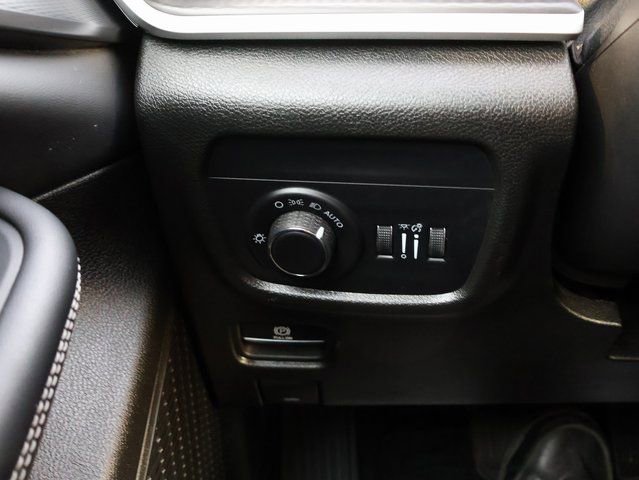 Used 2023 Jeep Grand Cherokee Altitude image 38