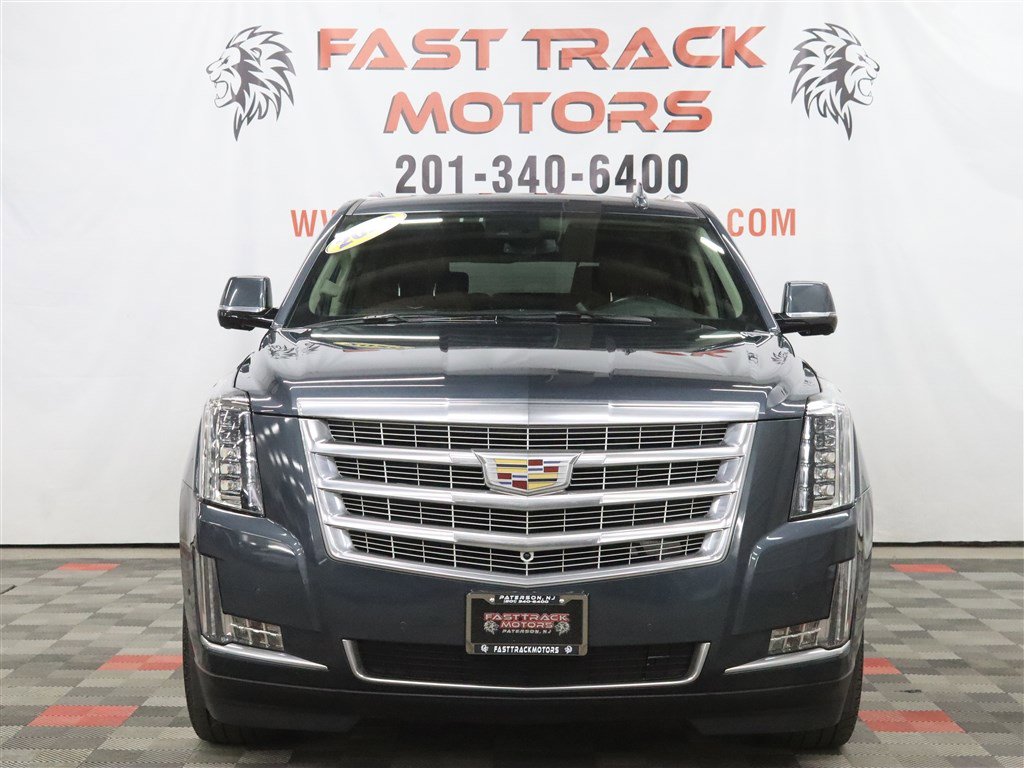 Used 2020 Cadillac Escalade ESV Luxury w/ LPO, Radiant Package AWD/4WD image 2