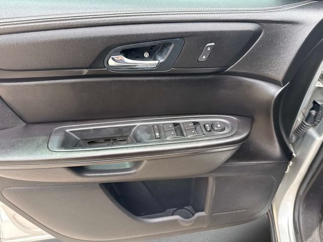 Used 2016 Chevrolet Traverse LT w/ Style and Technology Package FWD image 11
