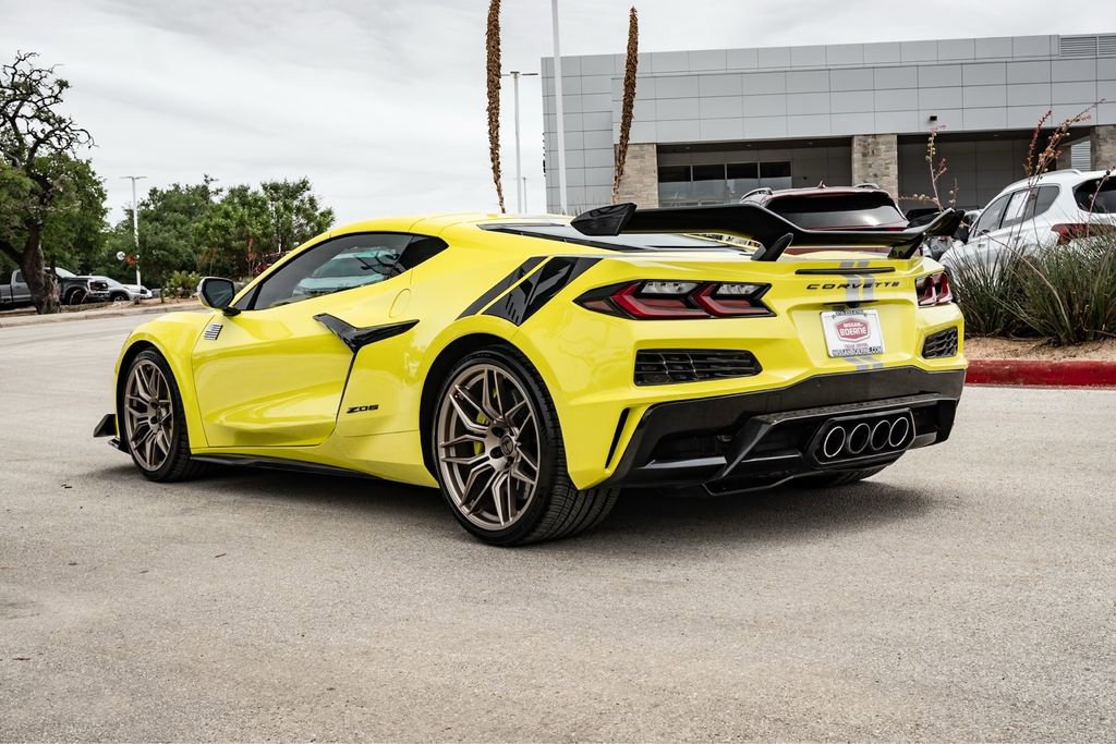 Used 2023 Chevrolet Corvette Z06 w/ Z07 Performance Package RWD image 9