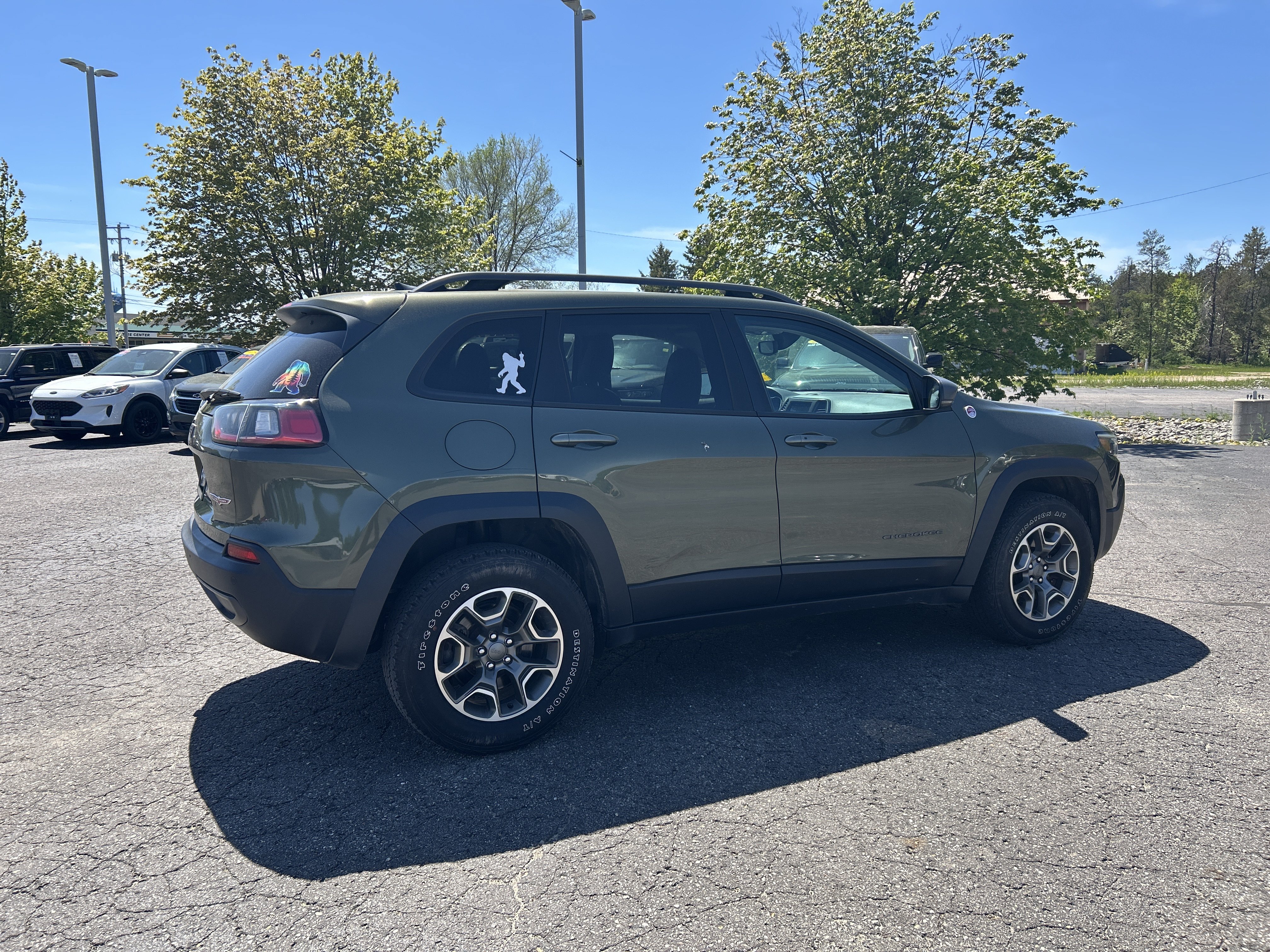 Used 2020 Jeep Cherokee Trailhawk w/ Cold Weather Group AWD/4WD image 5