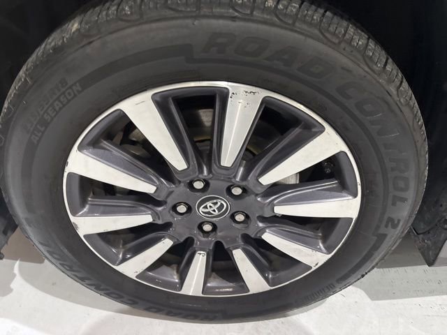 Used 2019 Toyota Sienna XLE image 29