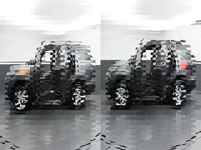 Used 2015 Ford Explorer XLT image 39