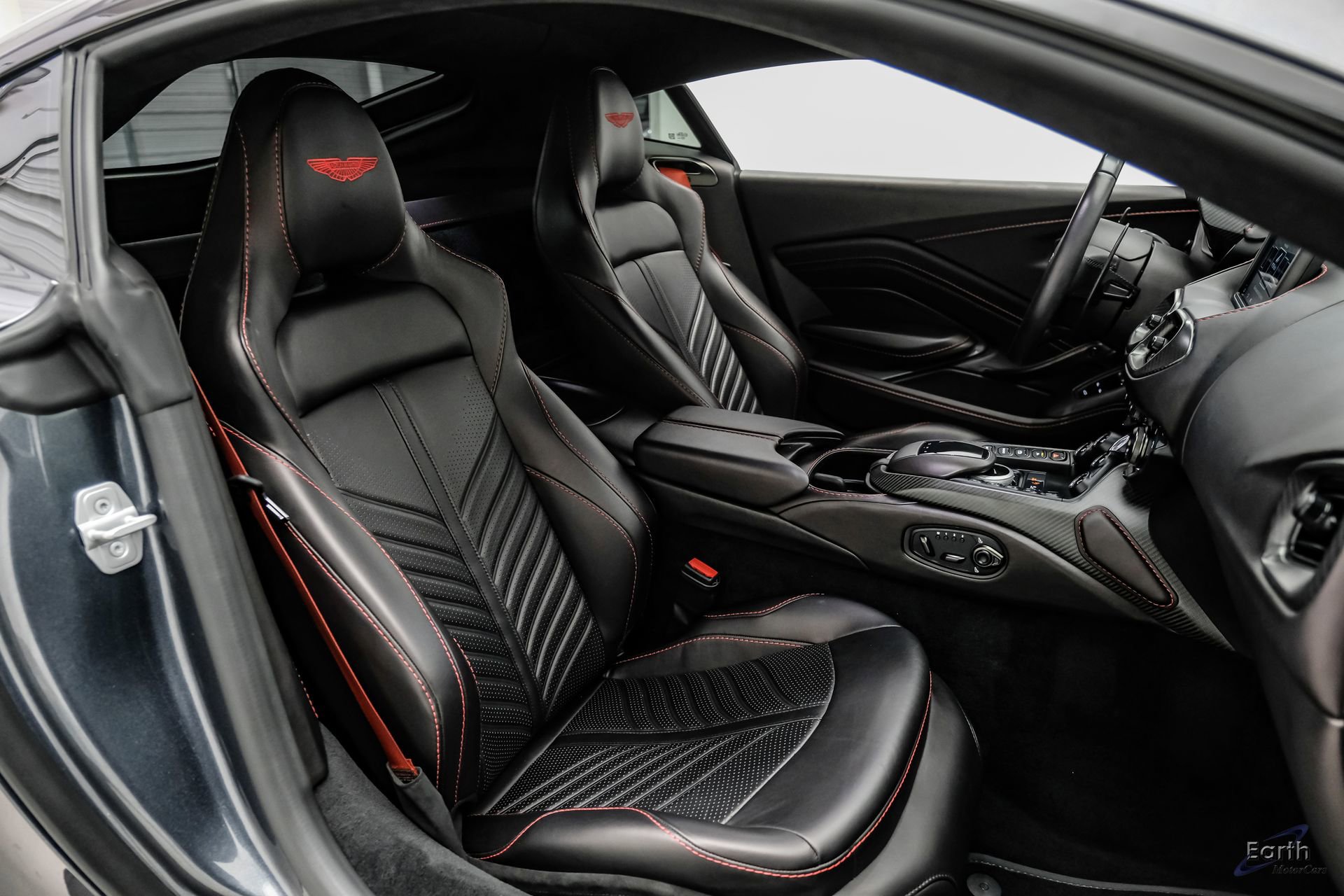 Used 2023 Aston Martin V12 Vantage RWD image 55