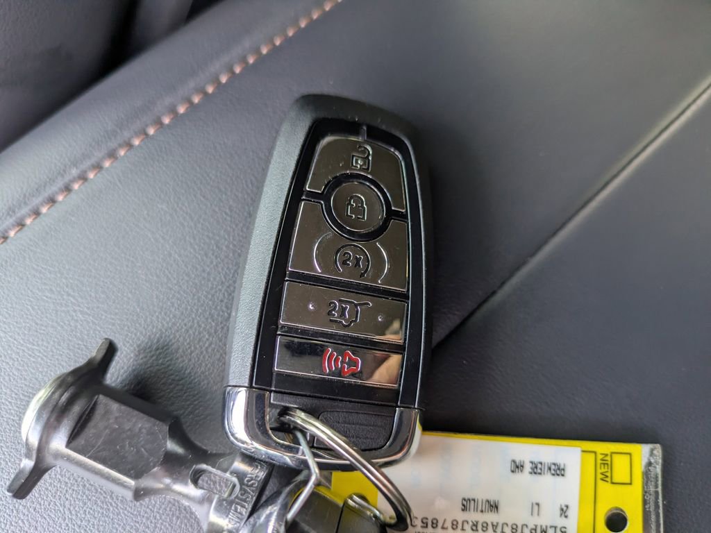 Used 2024 Lincoln Nautilus Premier w/ Jet Appearance Package AWD/4WD image 31