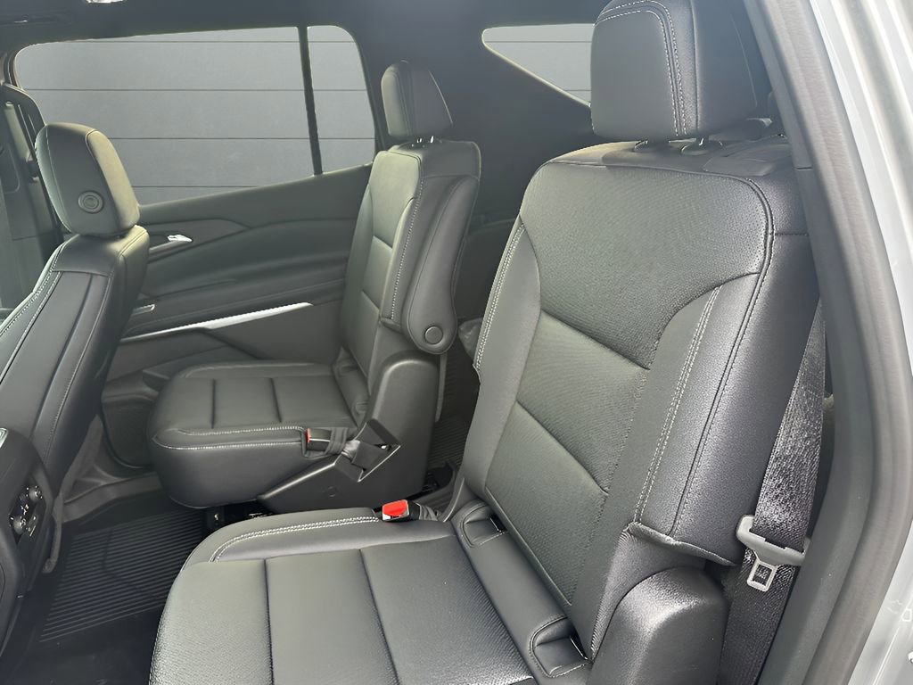New 2026 Chevrolet Traverse LT image 13