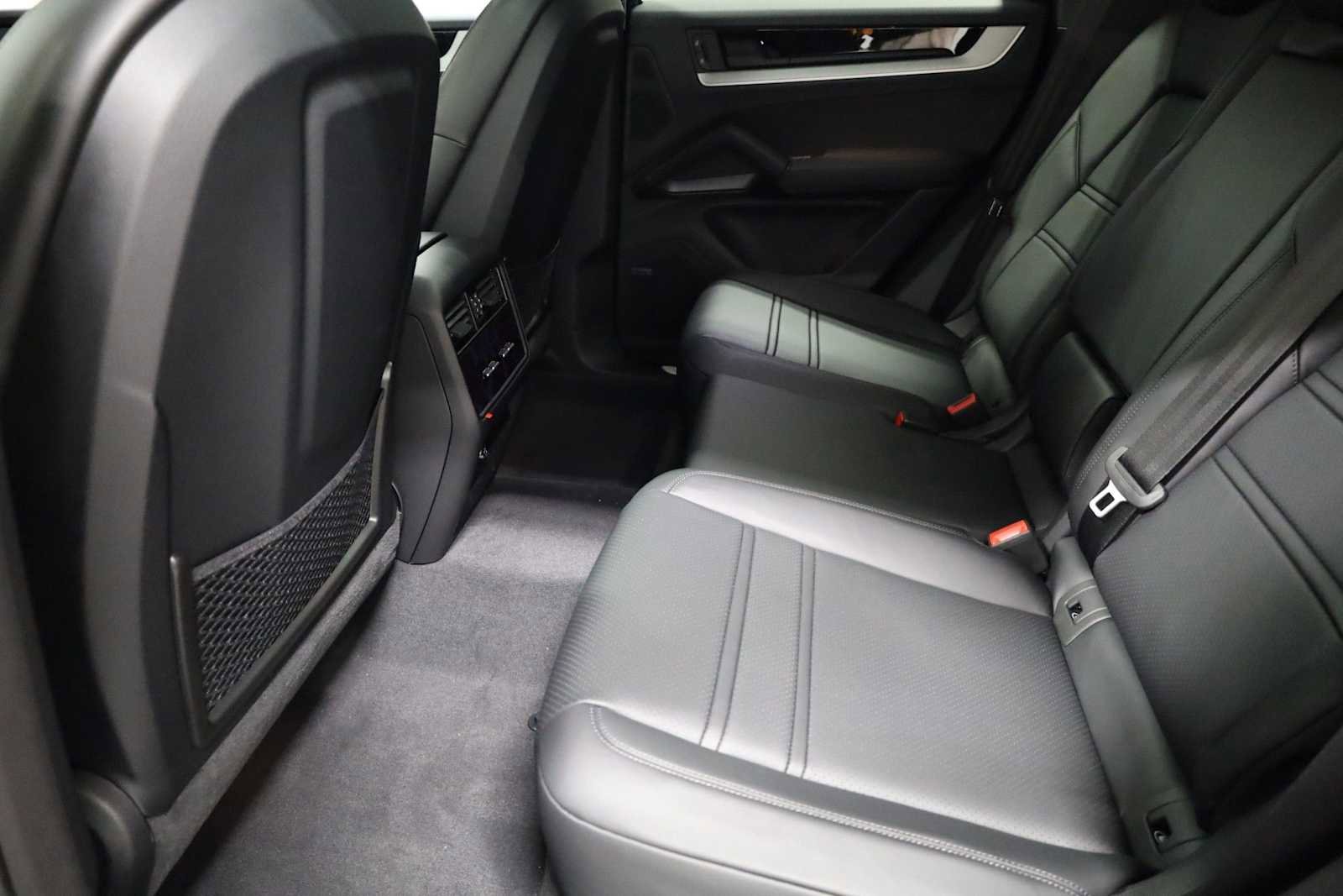 New 2025 Porsche Cayenne Coupe image 36