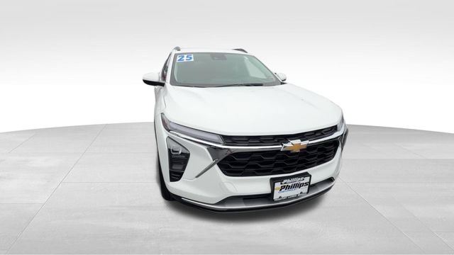 Certified 2025 Chevrolet Trax LT w/ Driver Confidence Package FWD image 9