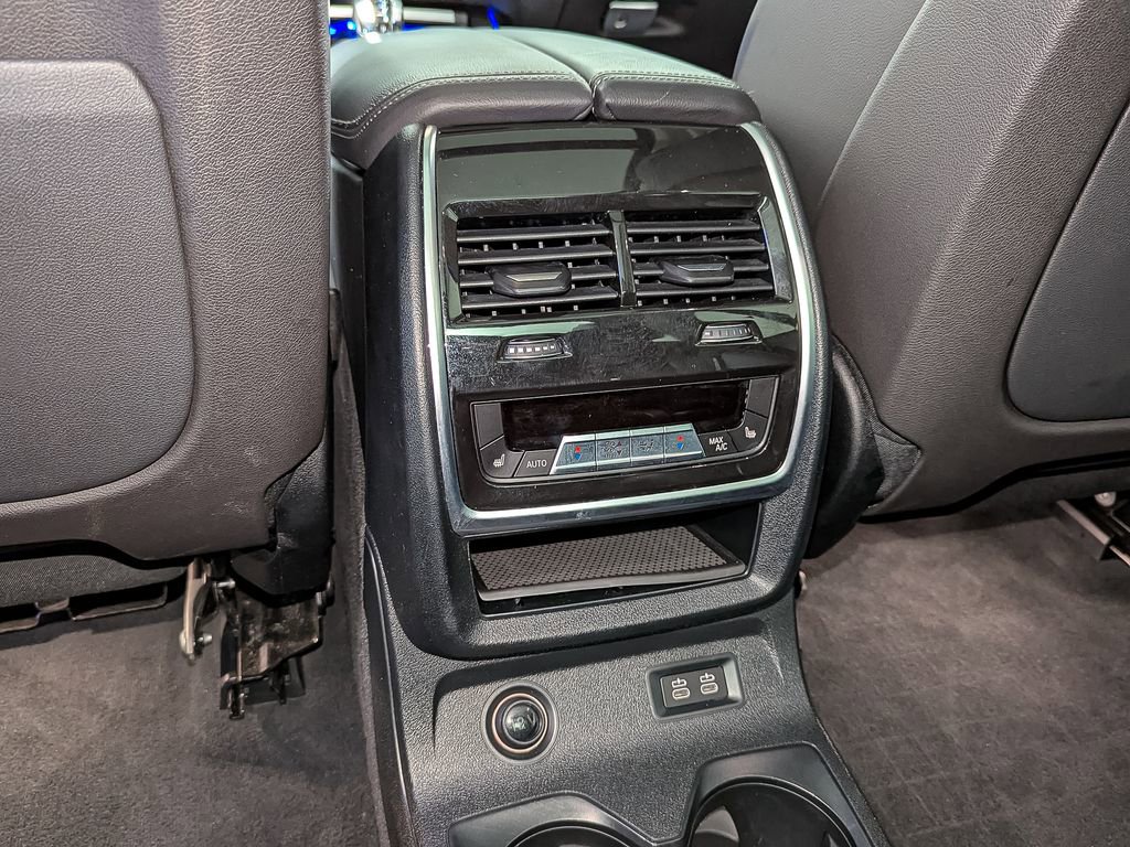 Used 2022 BMW X7 xDrive40i w/ Executive Package image 50