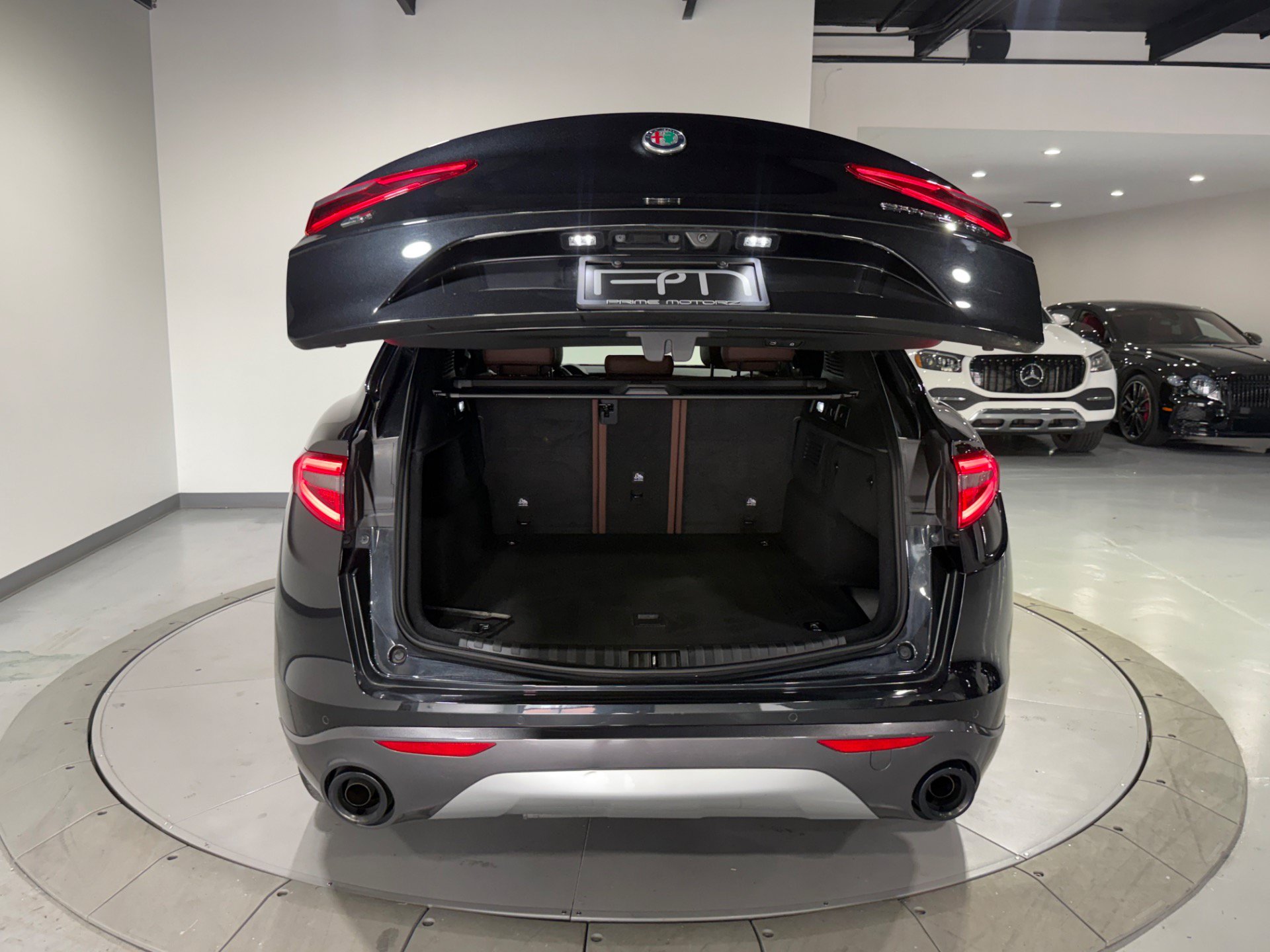 Used 2023 Alfa Romeo Stelvio Ti AWD/4WD image 12