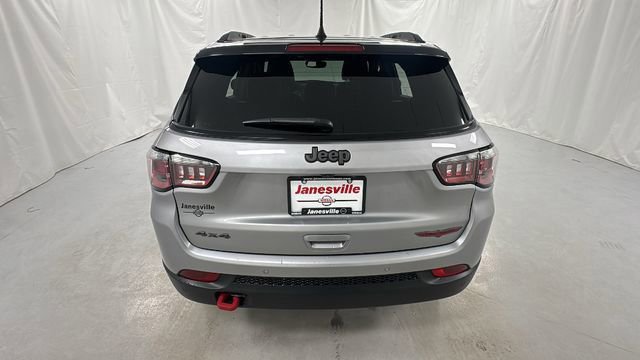 Used 2024 Jeep Compass Trailhawk AWD/4WD image 4