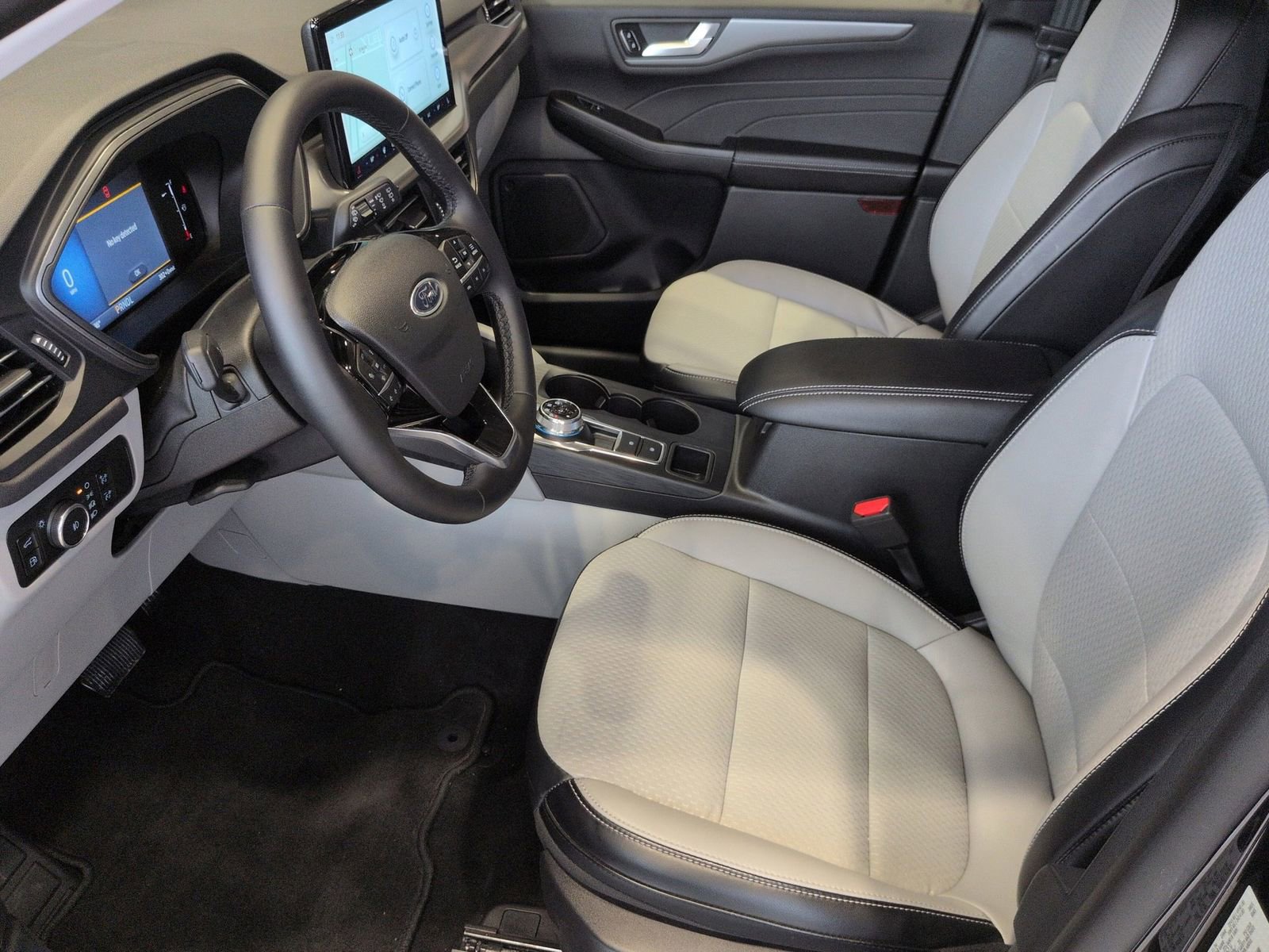 Certified 2025 Ford Escape SE FWD image 19