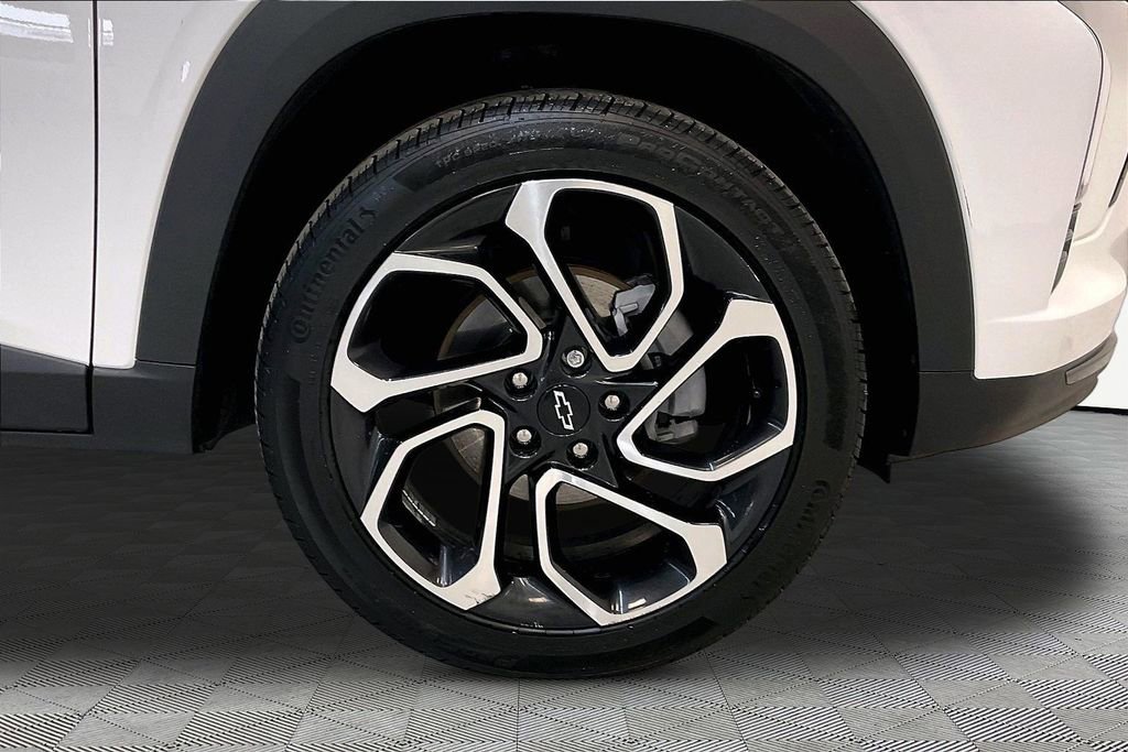 Used 2026 Chevrolet Trax RS w/ Sunroof Package FWD image 34
