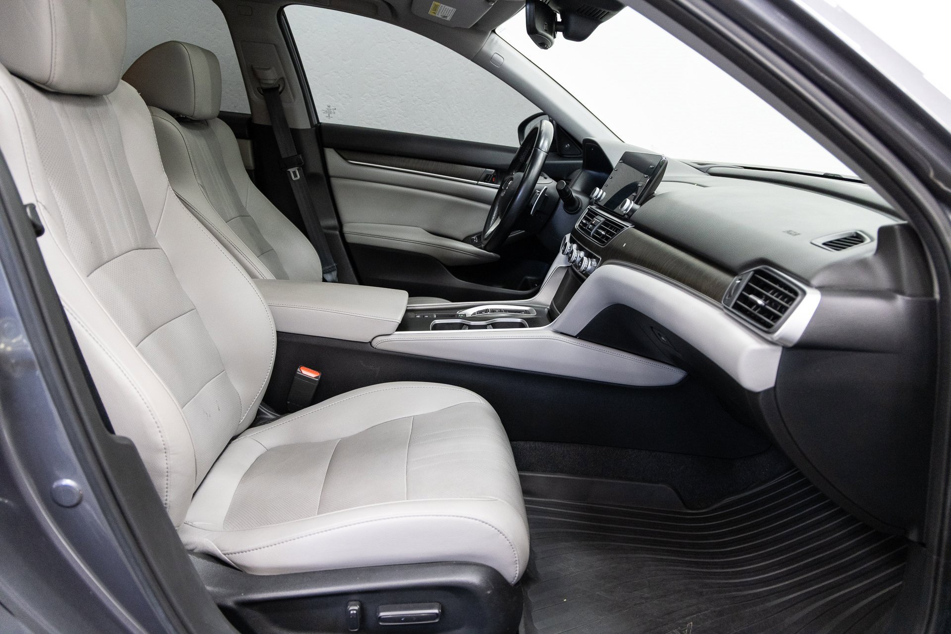 Used 2020 Honda Accord Touring image 14