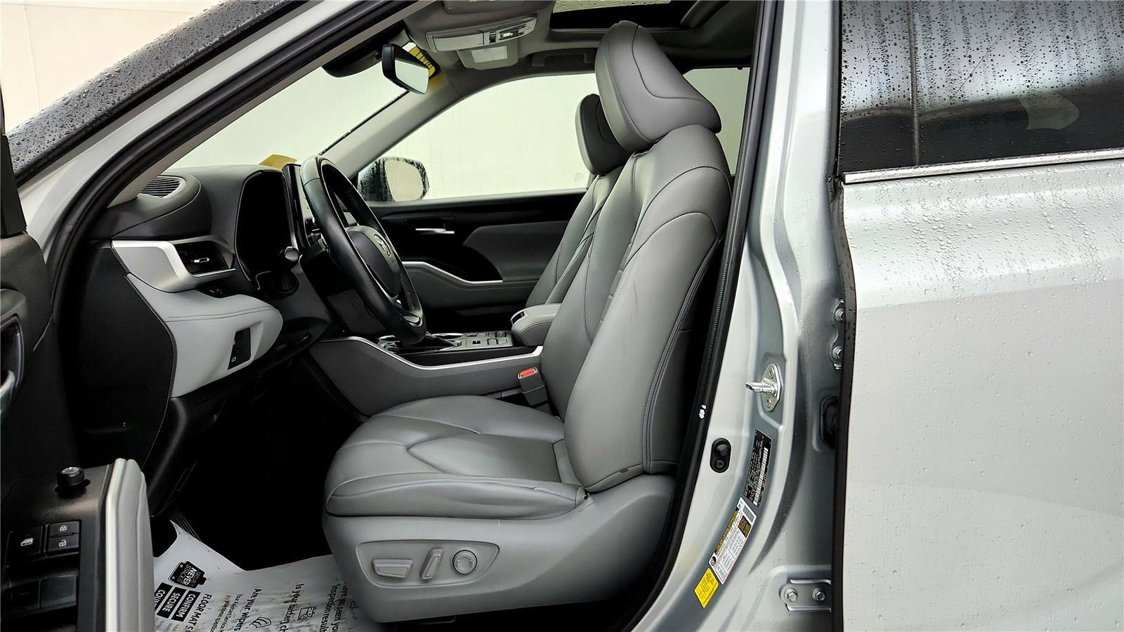 Used 2022 Toyota Highlander XLE image 26