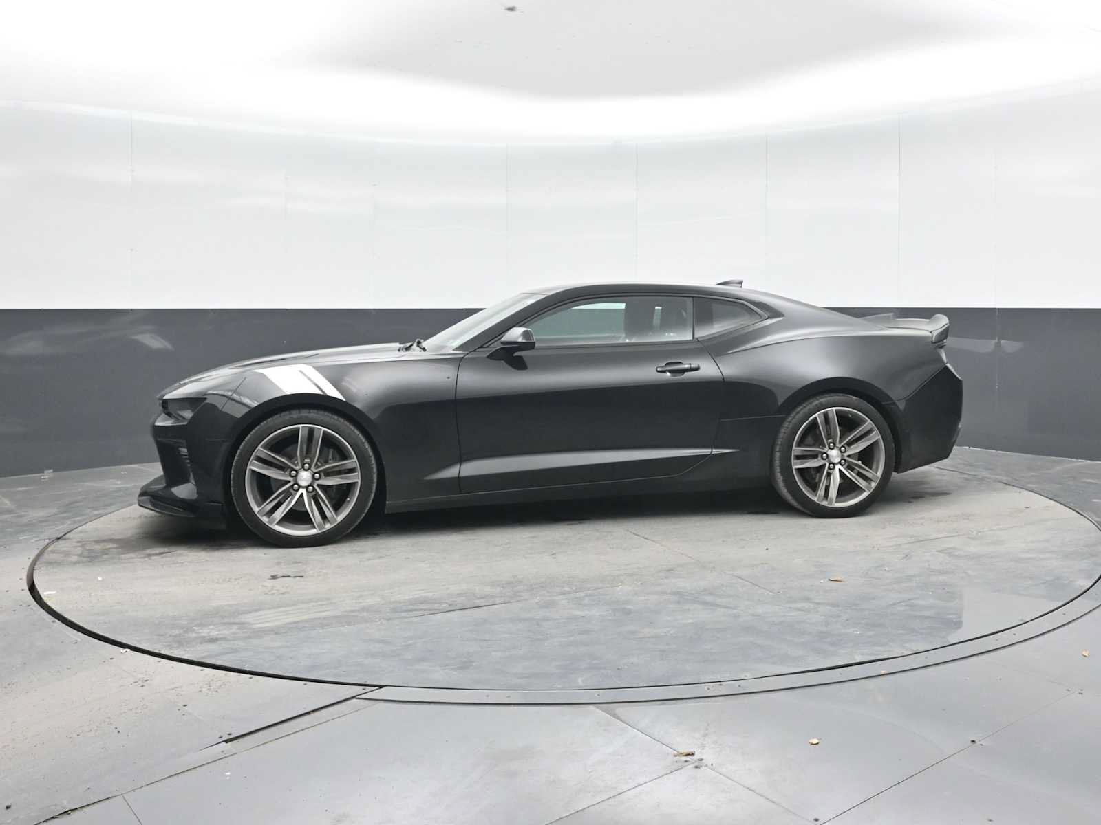 Used 2018 Chevrolet Camaro SS RWD image 4