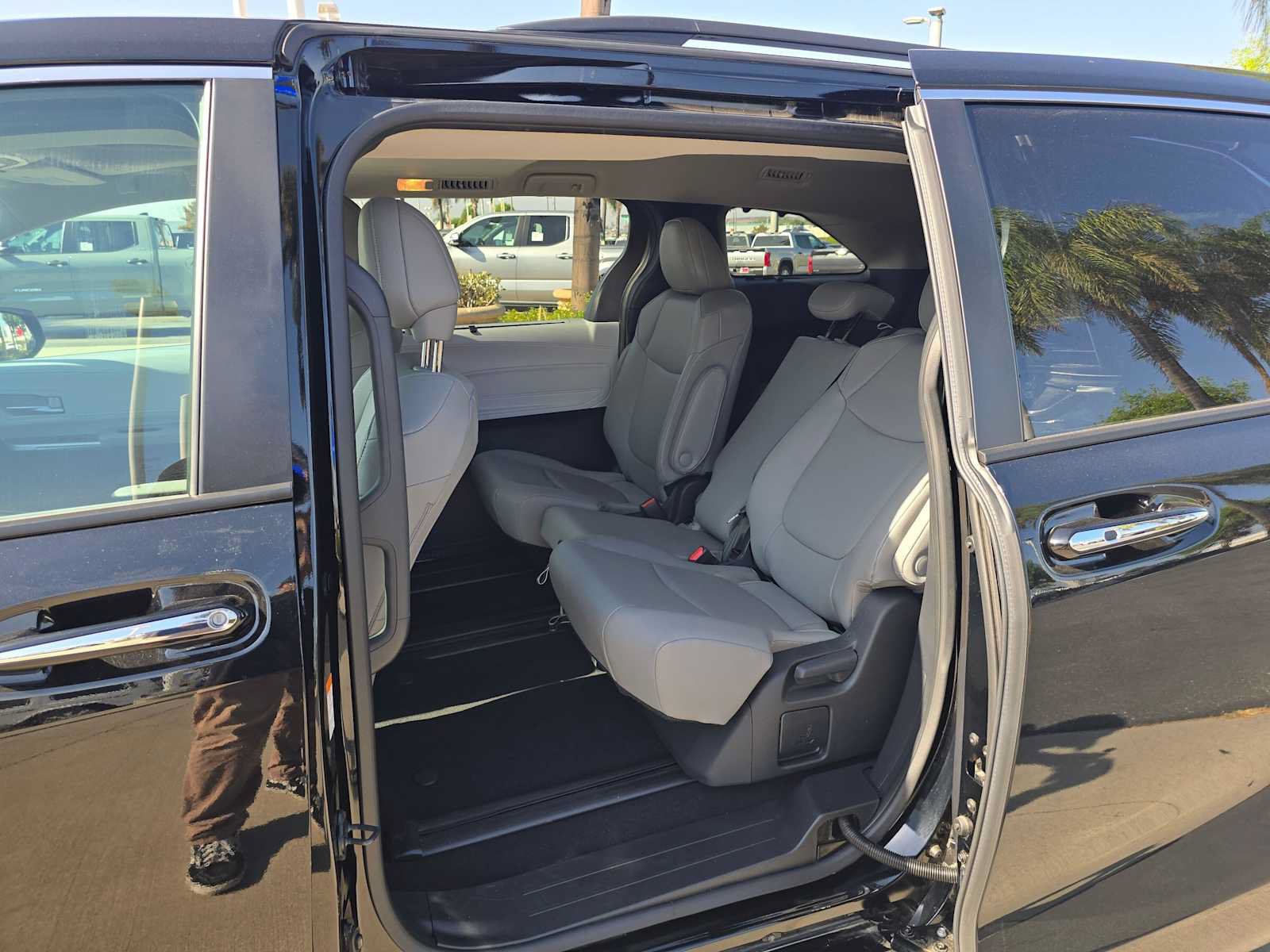Used 2026 Toyota Sienna XLE FWD image 17