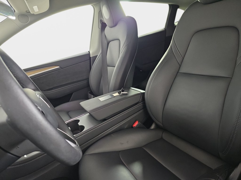 Used 2023 Tesla Model Y Long Range AWD/4WD image 18