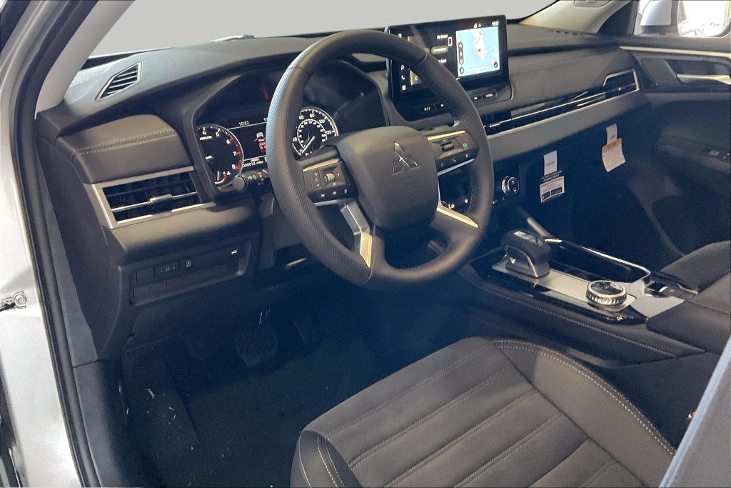 New 2026 Mitsubishi Outlander SE FWD image 6